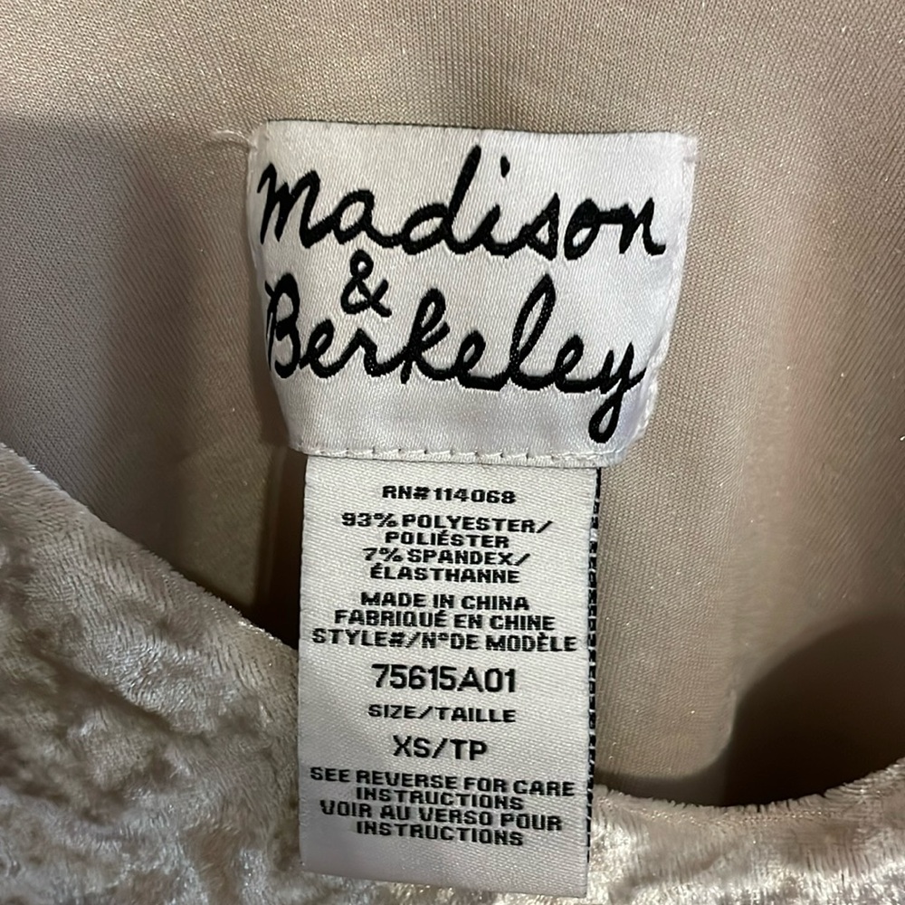 Madison and Berkeley creamy tan crushed velvet  Crop Camisole - Picture 4 of 5